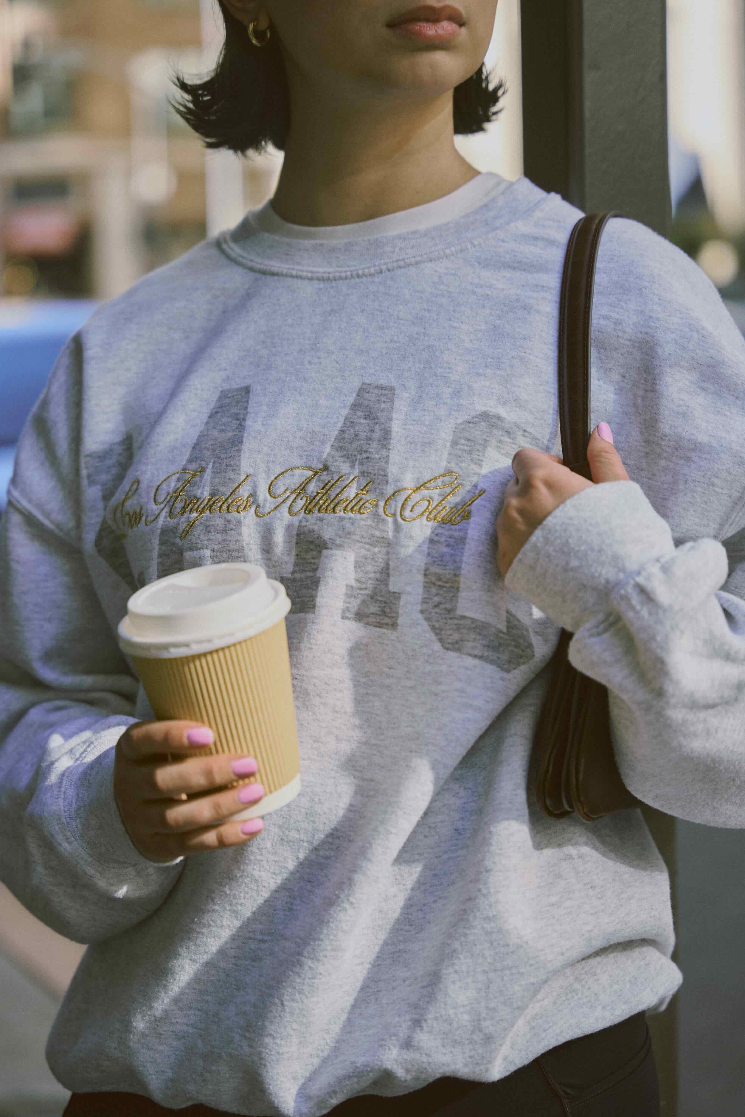 COLLEGIATE SCRIPT LAAC CREWNECK - ASH